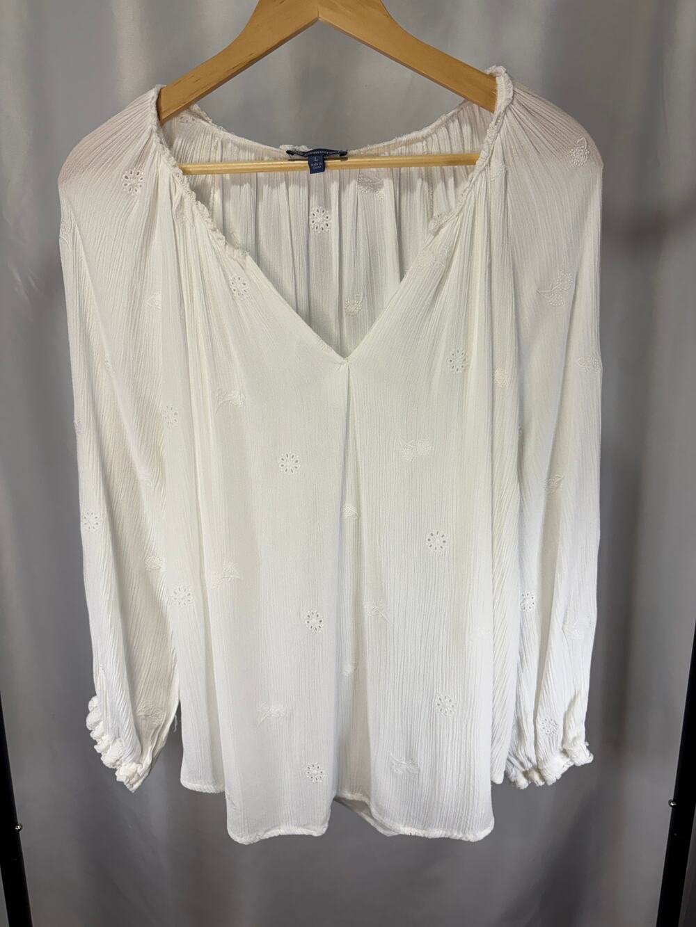 Democracy Women’s Blouse Size L White Embroidered V Neck Boho Peasant Top